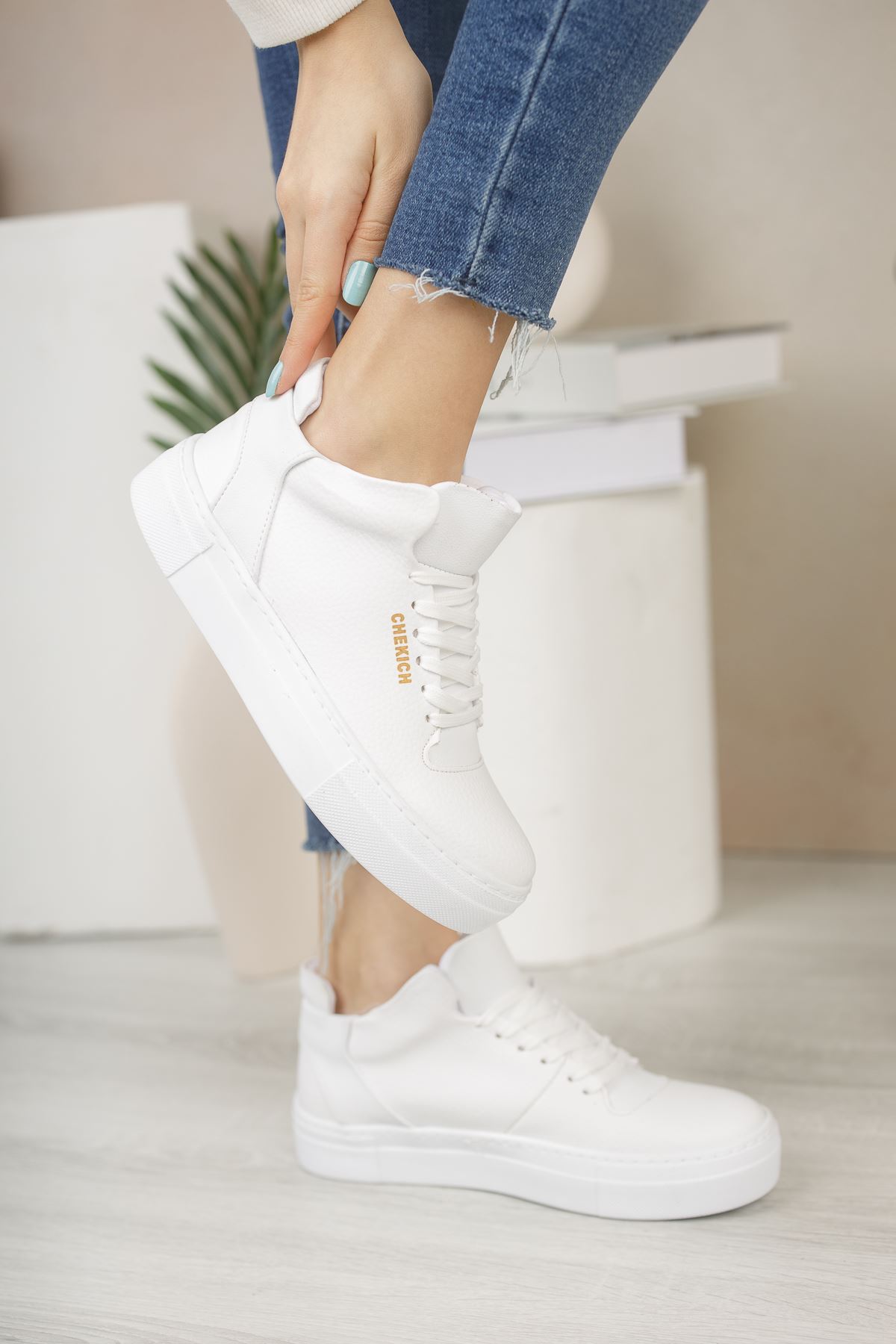 Women's White Sports Shoes